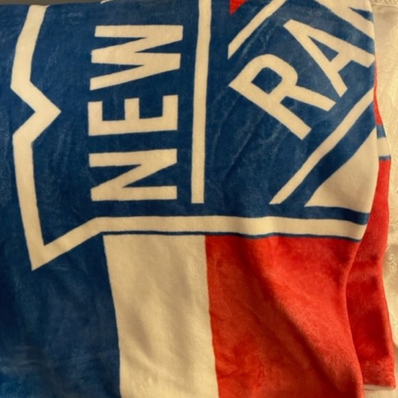 NY Rangers Season Subscriber Blueshirt Blue/White/Red Polyester Fleece Throw VGC - Picture 10 of 10